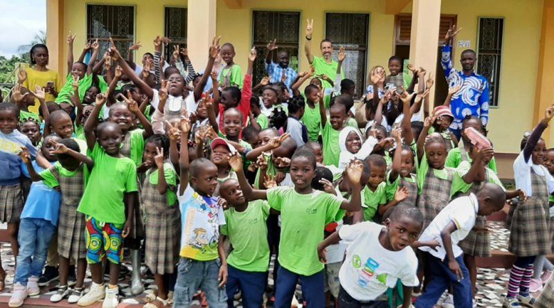 12 - Olipes-distinguida-na-entrega-dos-premios-Compromisso-Social-no-Pos-Venda