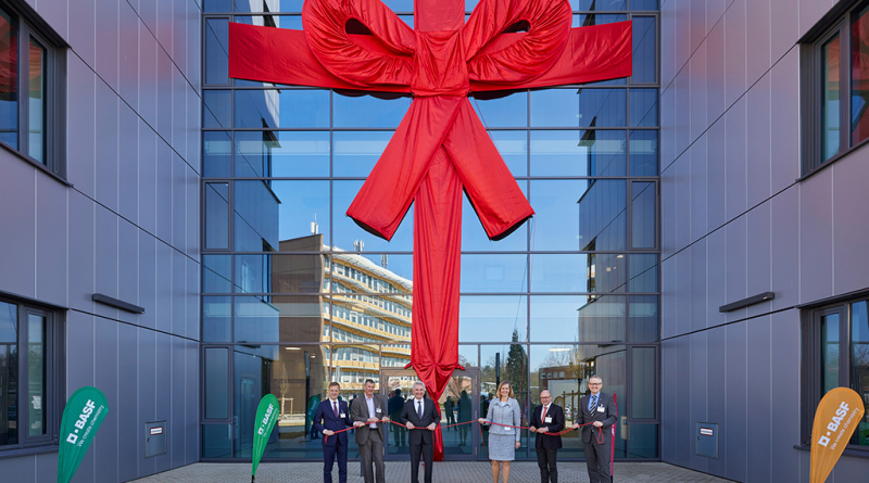 03 - BASF abre novo laboratorio de repintura Automotiva em Munster