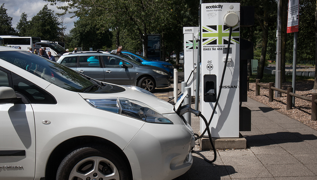 05 - Venda de elétricos sobe 38 em abril