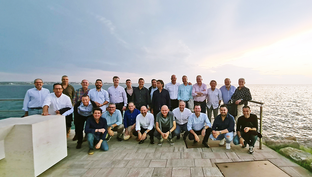 06 - Andel visita instalações da TAB Batteries na Eslovénia