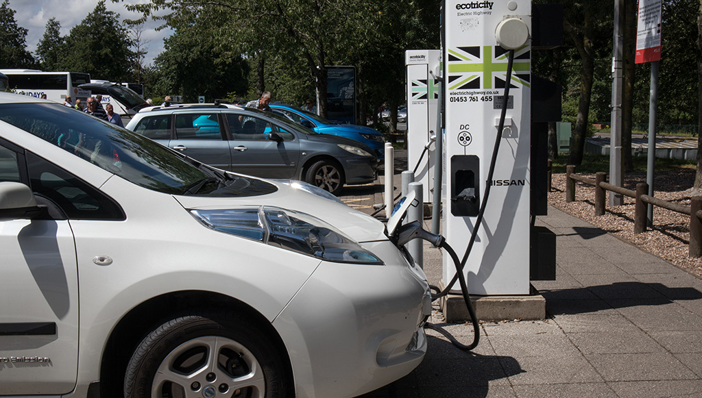 11 - Portugueses preferem híbridos e elétricos novos