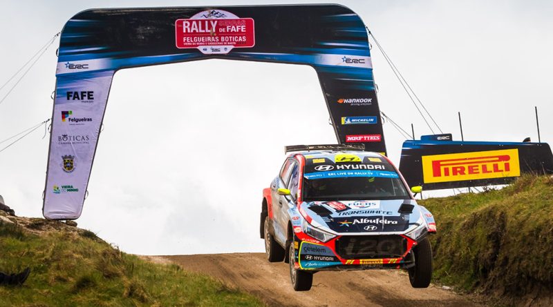 03 - FUCHS no capo e laterais do Hyundai i20 N Rally2 no CPR