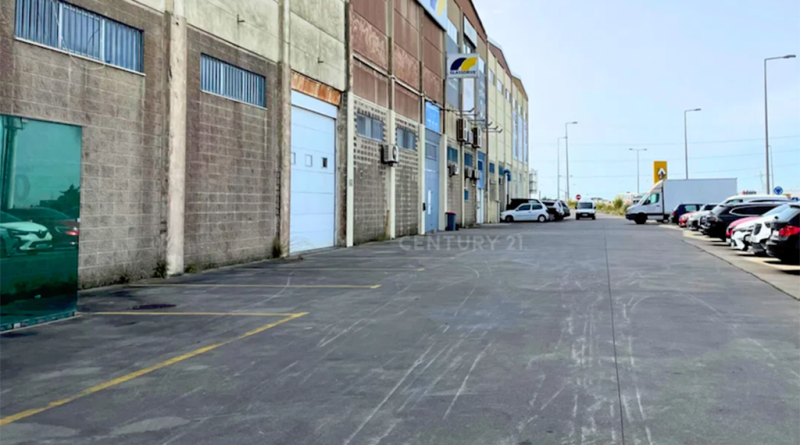 04 - Armazem com 300 m2 no Cacem para venda