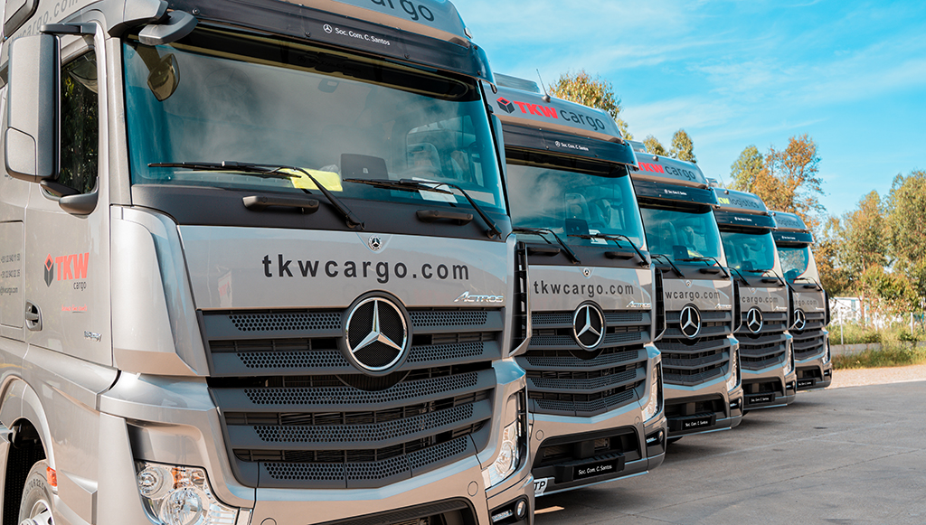 06 - Grupo TKW reforca frota Mercedes Benz Trucks