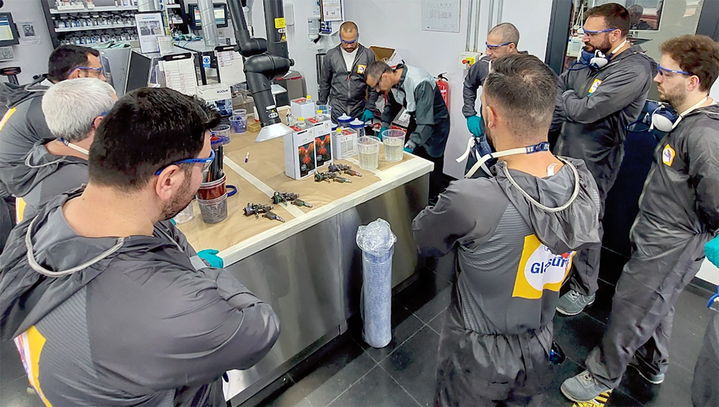 07 - Glasurit realiza formacao para concessionarios Nissan1