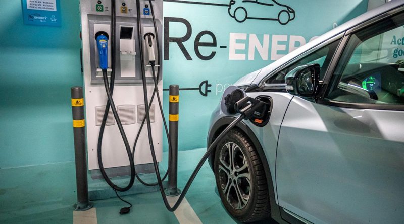 09 - Carros eletricos ultrapassam