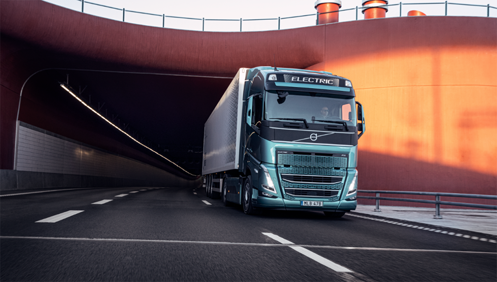 Volvo Trucks leva para casa “Truck of the Year 2024” Jornal das Oficinas