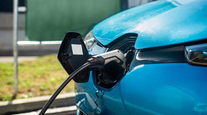 03 - Procura de veiculos eletricos usados sobre 96 em fevereiro