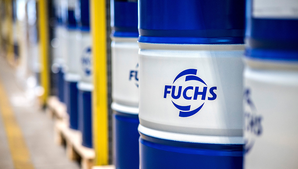 05 - FUCHS e Daimler Trucks criam novo oleo de motor 