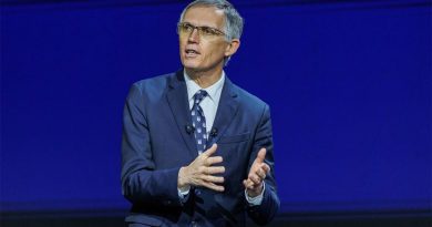 11 - Ex CEO da Stellantis preve que a China possa 22engolir22 a Europa