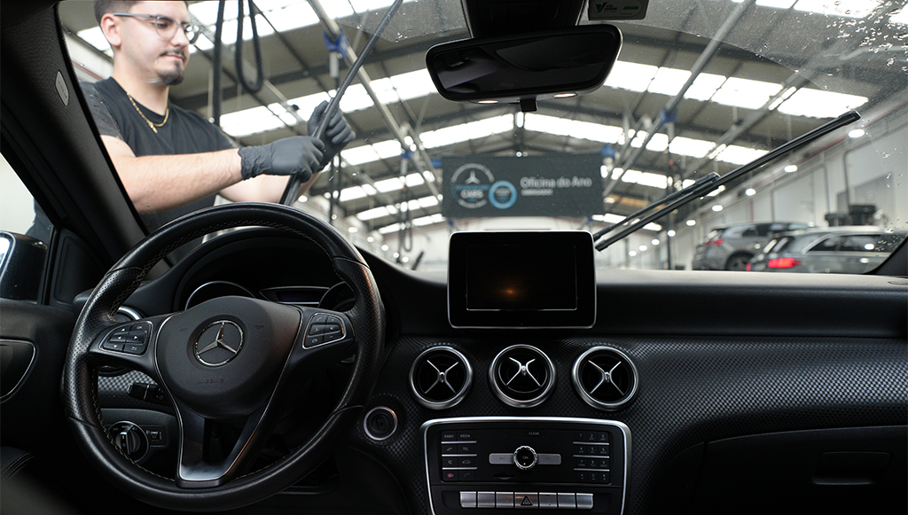 11 - Soc. Com. C. Santos oferece escovas limpa para brisas este Natal