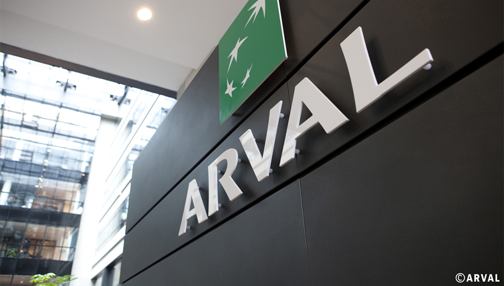 12 - Arval negoceia aquisicao da Athlon ao Mercedes Benz Group