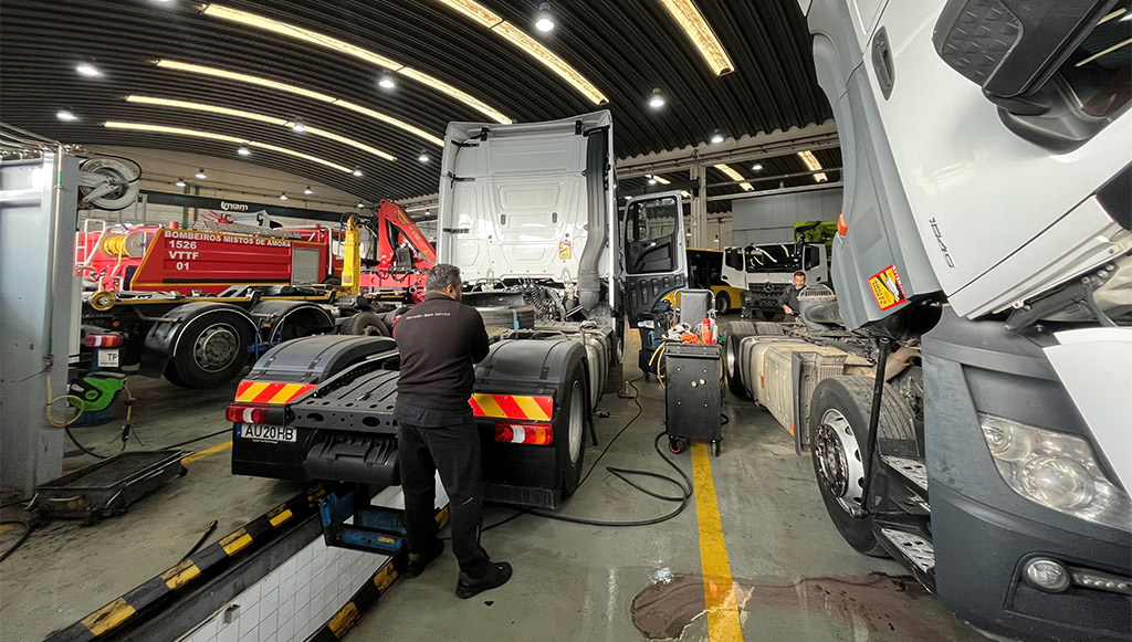 01 - Daimler Truck Retail adota sistema da FUCHS em Portugal