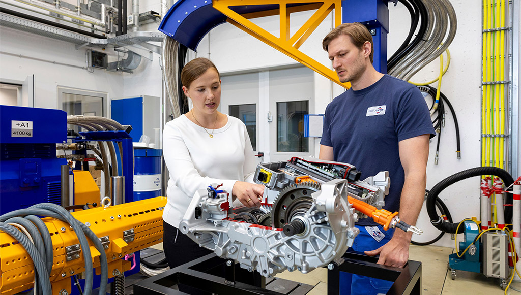 03 - Jasmin cria lubrificantes que minimizam o consumo de energia e aumentam a vida util dos componentes automoveis