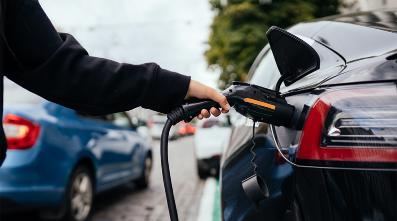 03 - Procura de eletricos usados cresceu 28 em fevereiro