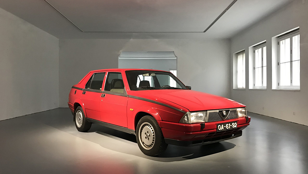 Museu-do-Caramulo-tem-novo-inclino-Alfa-Romeo-75-1.8-Turbo