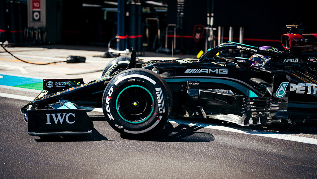 Spies-Hecker-oferece-apoio-personalizado-a-equipa-da-Mercedes-AMG-1