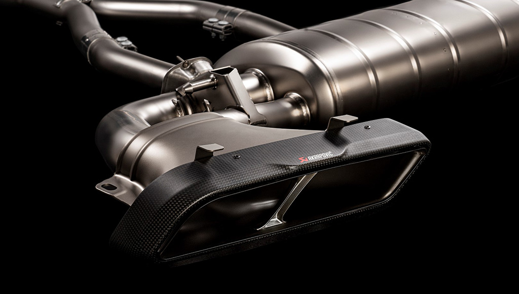 Akrapovic-apresenta-escape-para-Mercedes-AMG