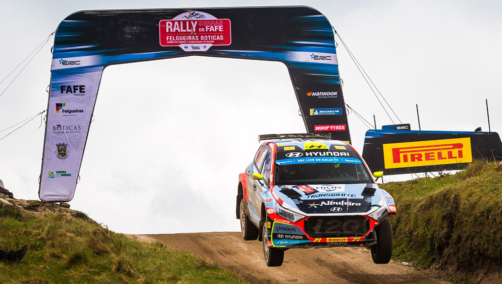 FUCHS-no-capo-e-laterais-do-Hyundai-i20-N-Rally2-no-CPR