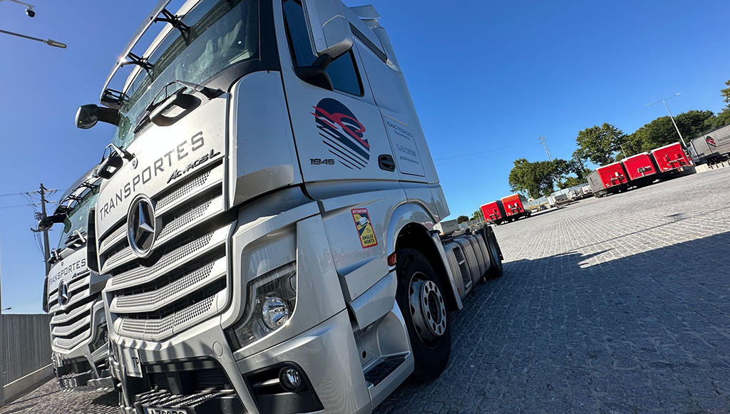 Carclasse-renova-frota-da-Isaac-Pedroso-com-Mercedes-Benz-Actros