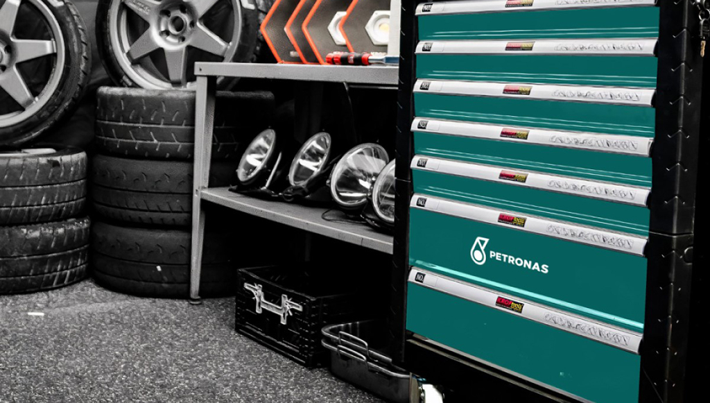 Soc.-Com.-C.-Santos-e-Petronas-oferecem-carros-ferramentas