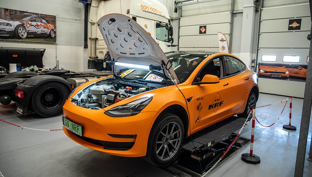 NRF-adquire-Tesla-para-dinamizar-formacoes-tecnicas-de-VEs