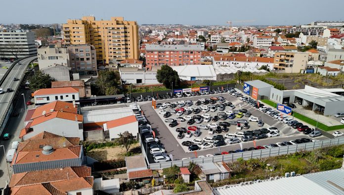 Comprar carro usado permite poupar quase 2.900 euros