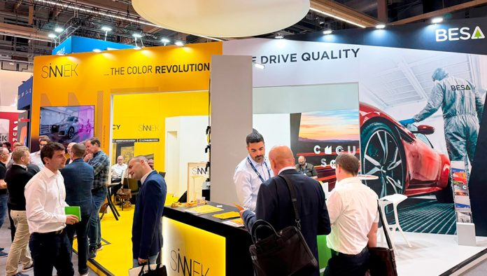 SINNEK destaca novas soluções de repintura na Automechanika
