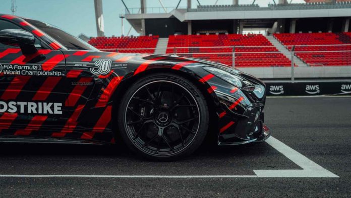 Pirelli desenvolve P Zero R para novo Safety Car F1