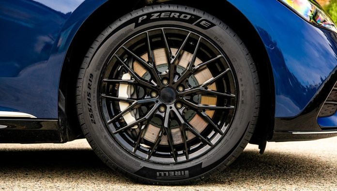 Pirelli P Zero E vence prémio “Pneu do Ano”