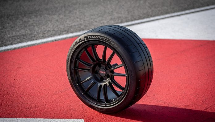 Pirelli equipa Porsche 911