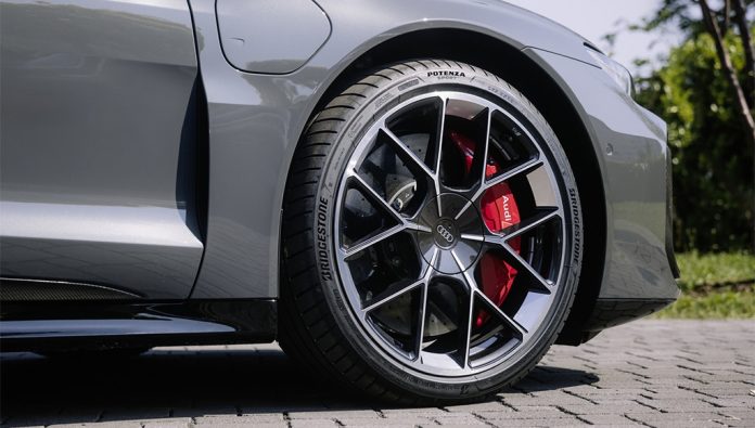 Bridgestone desenha pneu para novas versões do Audi e-tron GT