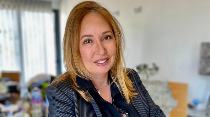 05 - Fernanda_miguel_sandia_stand_jornal_das_oficinas