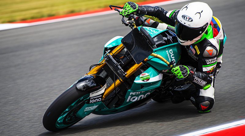 06 - Energica Motor Company une forcas com a PETRONAS