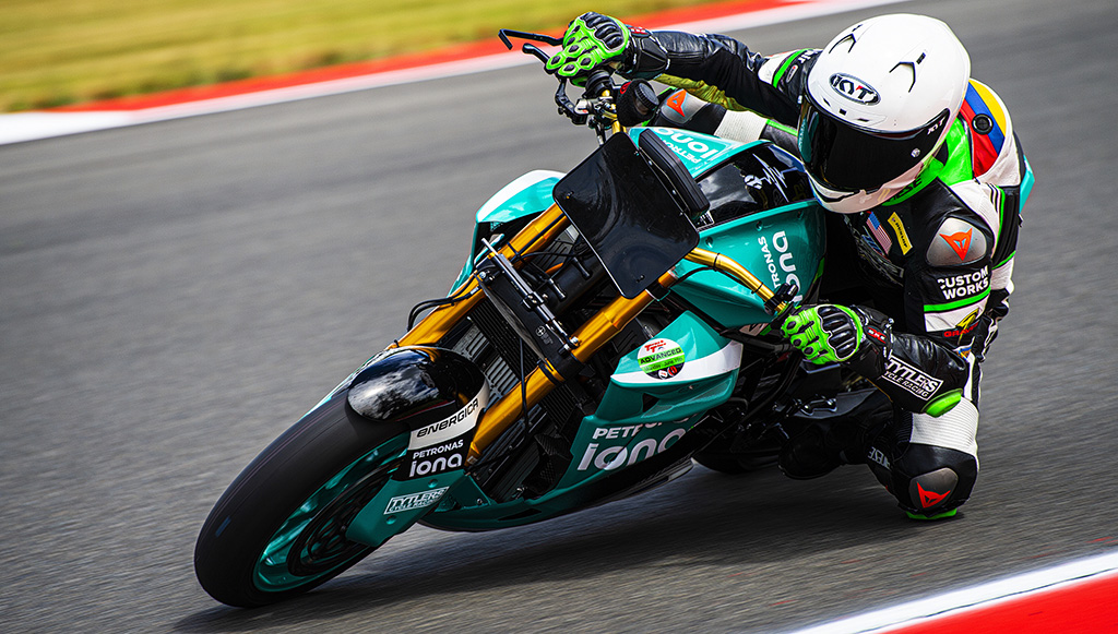 06 - Energica Motor Company une forcas com a PETRONAS