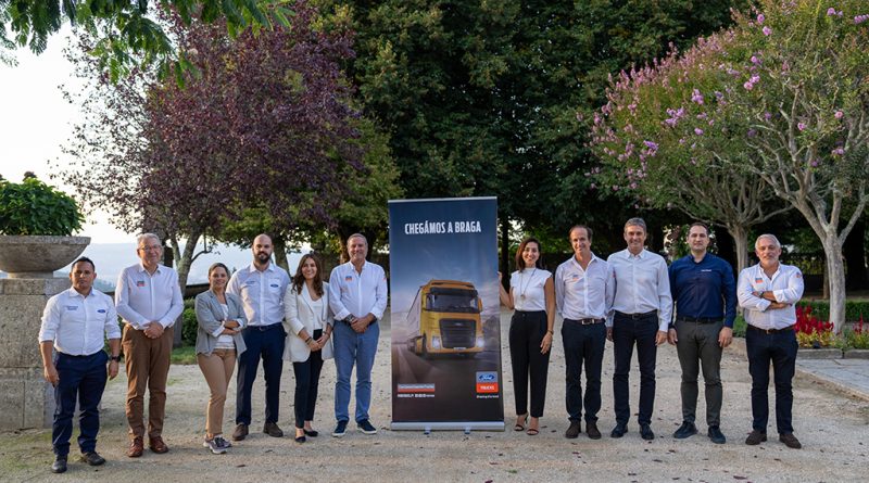 09 - Ford Trucks abre