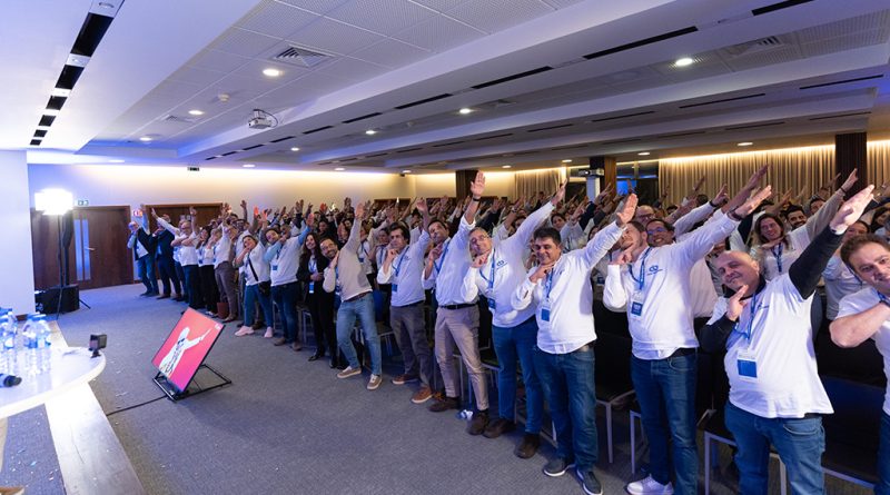 03 - Alves Bandeira reune mais de 200 colaboradores no AB Meeting