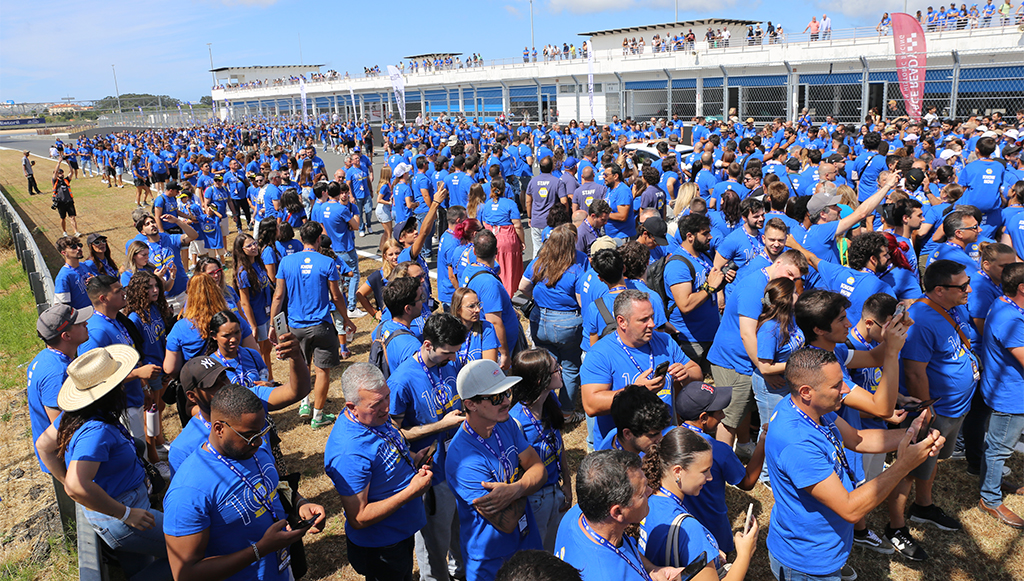 07 - NAPA junta 2.000 clientes no Autodromo do Estoril